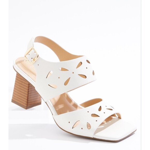 NEW CATO COMFORT WOMENS WIDE HEELED SQUARE SANDALS WHITE CREAMY SIZE 11 STRAPPY - Picture 1 of 11